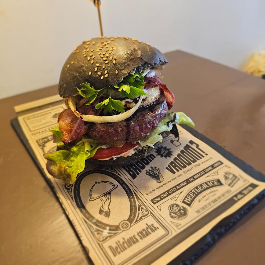 La Bàmbola signature burger